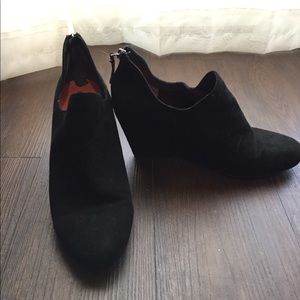 Black wedge shoes